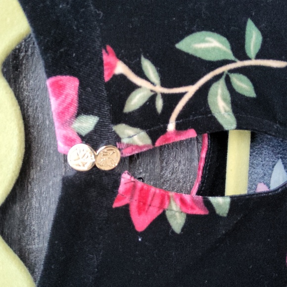 Draper James black Velvet Dress with roses size large - Picture 6 of 9